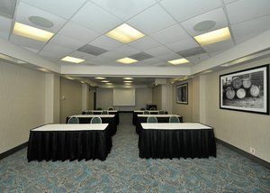 Hotel Hampton By Hilton Airport North